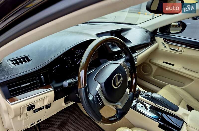 Седан Lexus ES 2014 в Киеве