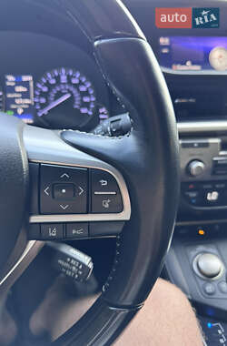 Седан Lexus ES 2017 в 