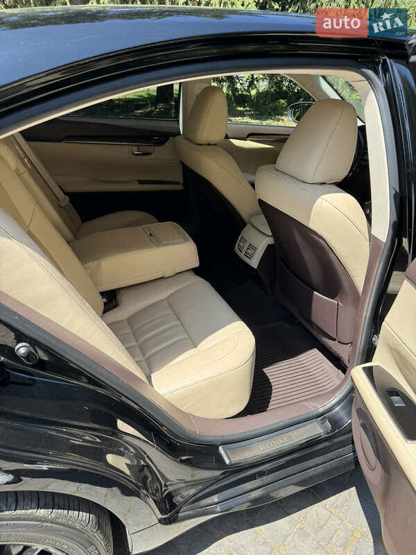 Седан Lexus ES 2016 в Києві