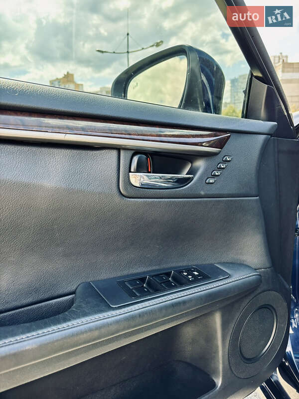 Седан Lexus ES 2015 в Киеве фото 17 Седан Lexus ES 2015 в Киеве