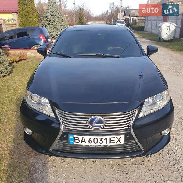 Седан Lexus ES 2013 в Подгородном