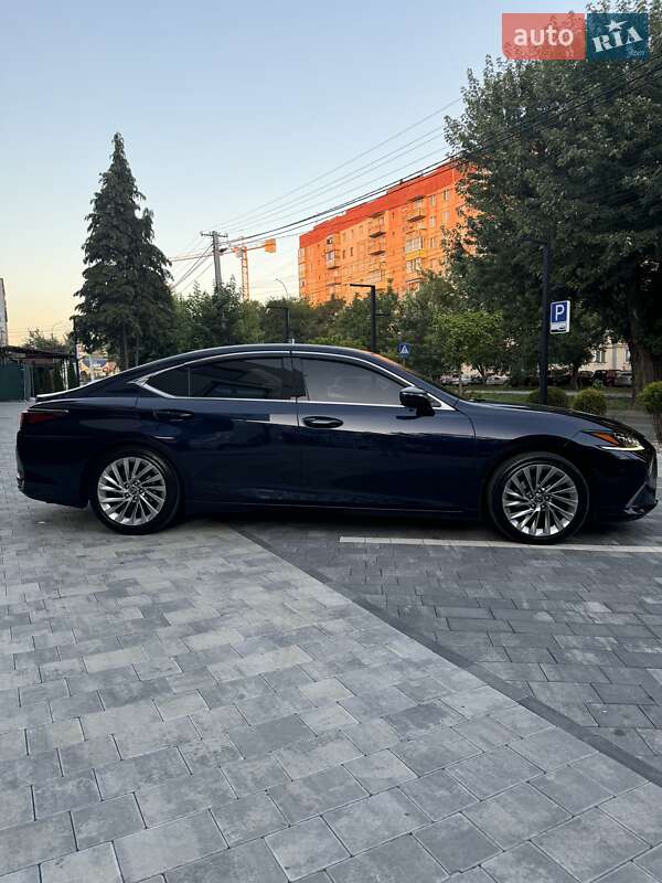 Седан Lexus ES 2018 в Києві