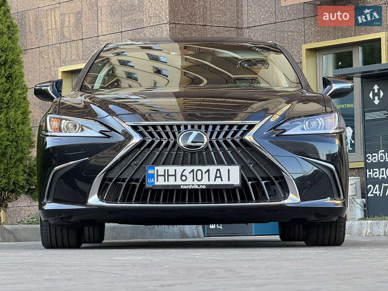 Седан Lexus ES 2023 в Одесі