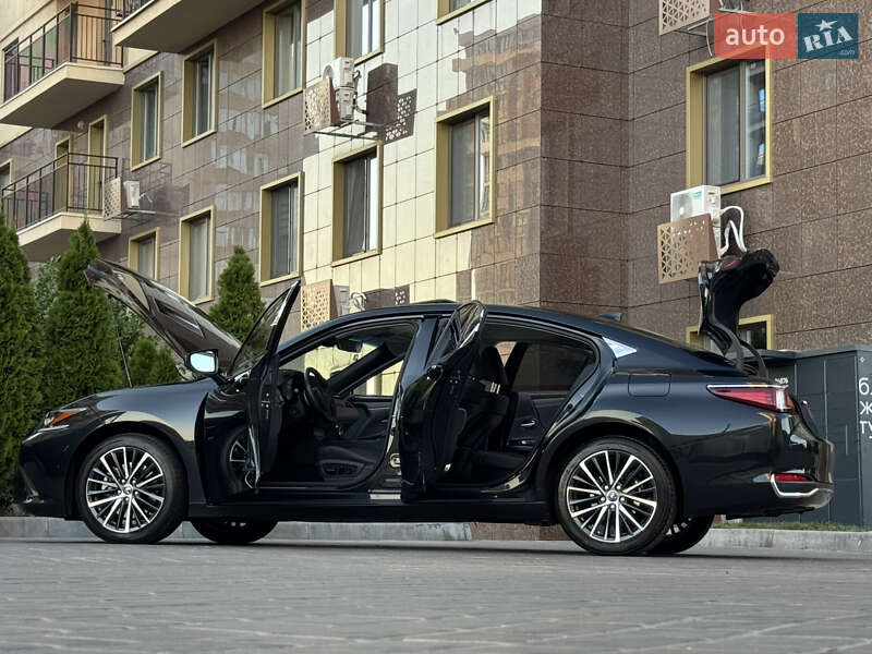 Седан Lexus ES 2023 в Одесі