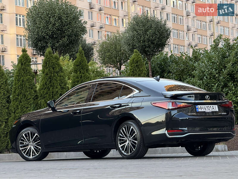 Седан Lexus ES 2023 в Одесі