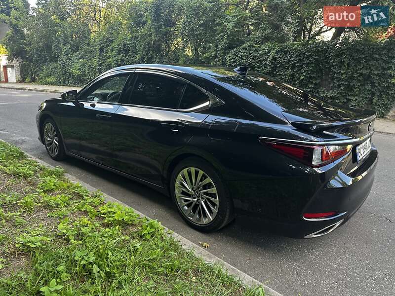 Lexus ES 2022
