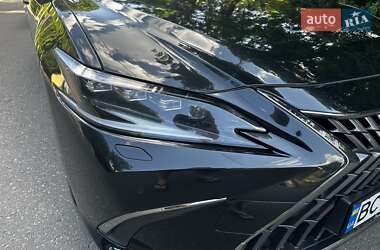 Седан Lexus ES 2022 в Львове