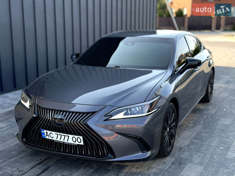 Lexus ES 2020