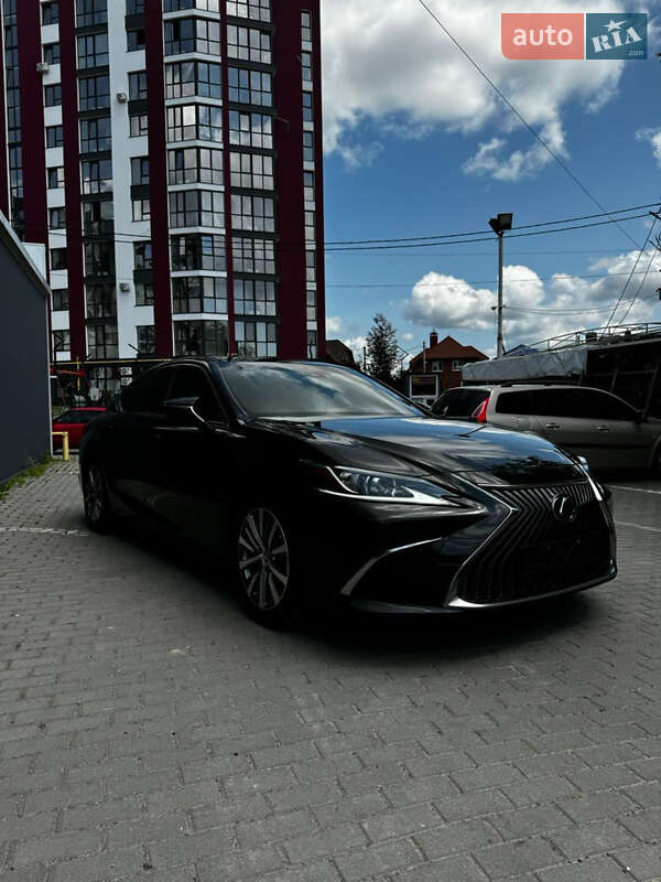 Lexus ES 2020