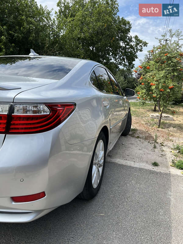 Седан Lexus ES 2013 в Кам'янському