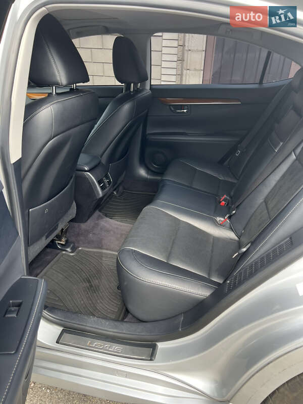 Седан Lexus ES 2013 в Кам'янському