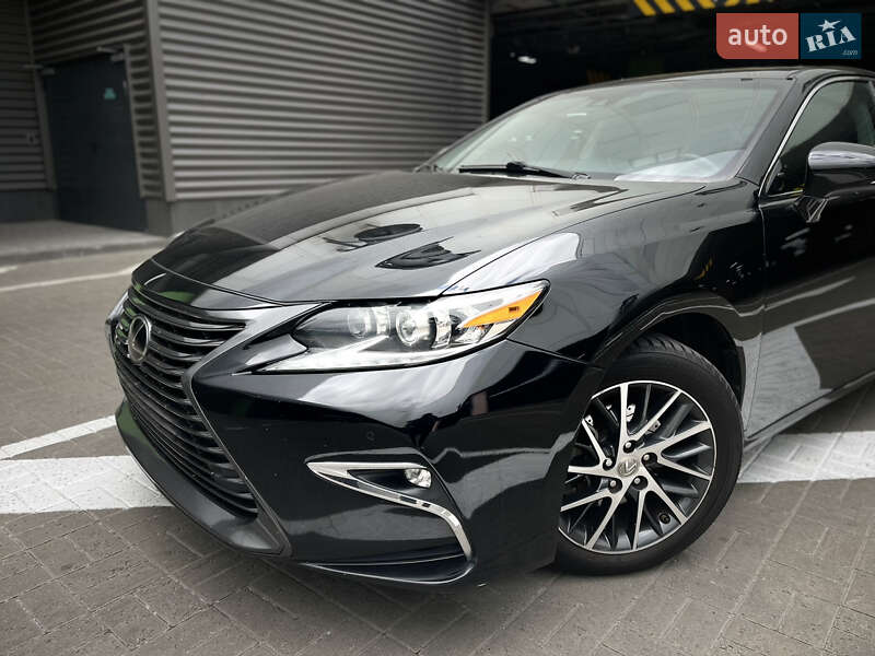 Седан Lexus ES 2016 в Киеве