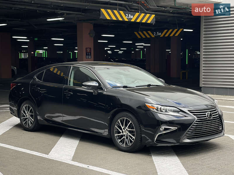 Седан Lexus ES 2016 в Киеве