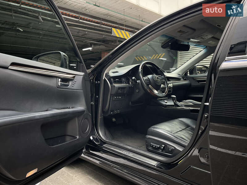 Седан Lexus ES 2016 в Киеве