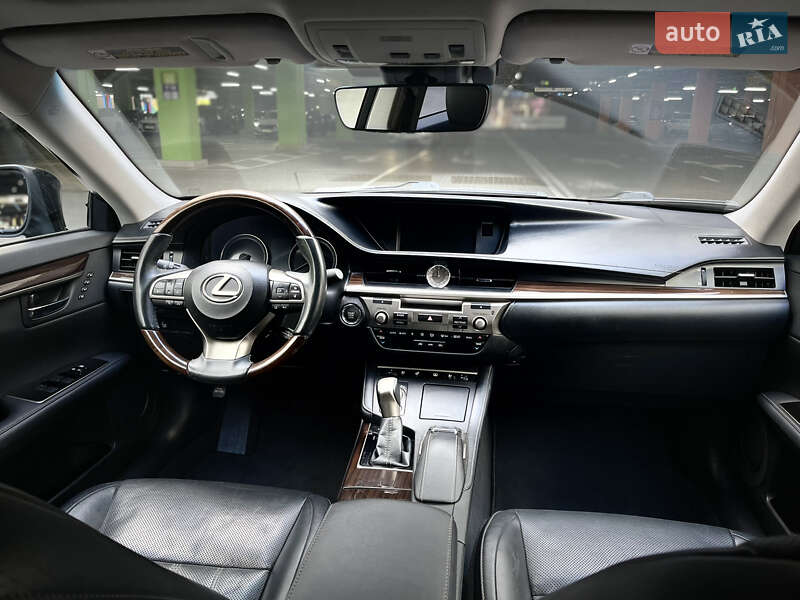 Седан Lexus ES 2016 в Киеве