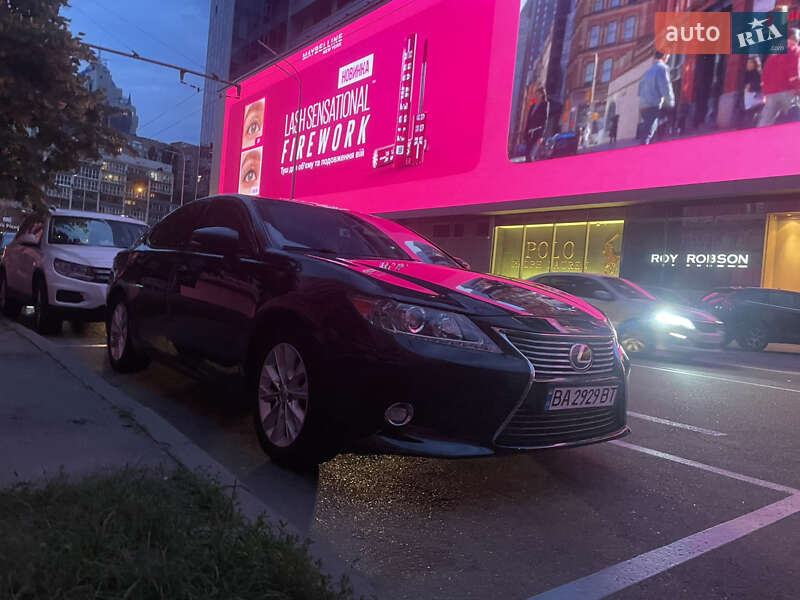 Седан Lexus ES 2014 в Кропивницькому