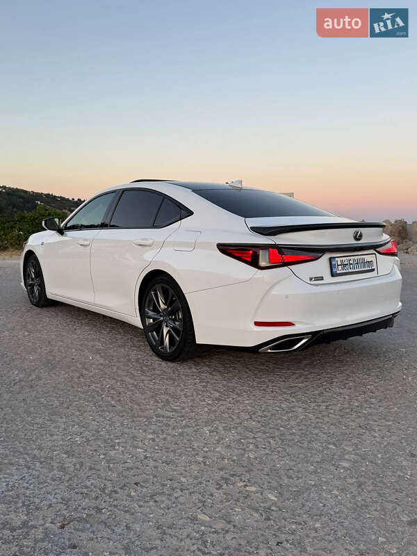 Lexus ES 2020