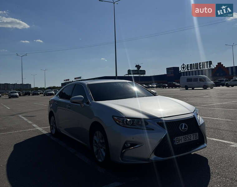 Седан Lexus ES 2014 в Кропивницком