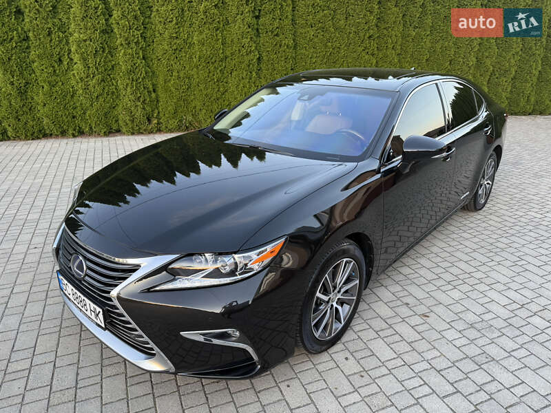 Седан Lexus ES 2016 в Львове