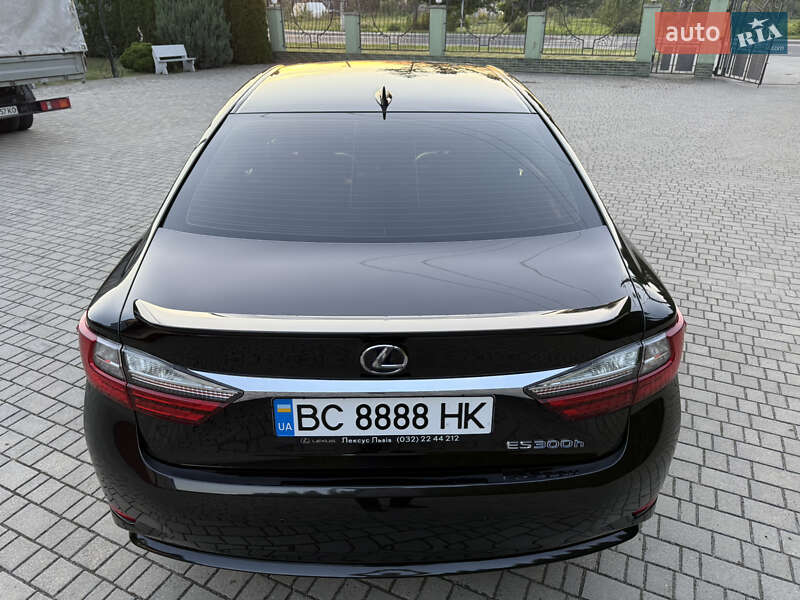 Седан Lexus ES 2016 в Львове