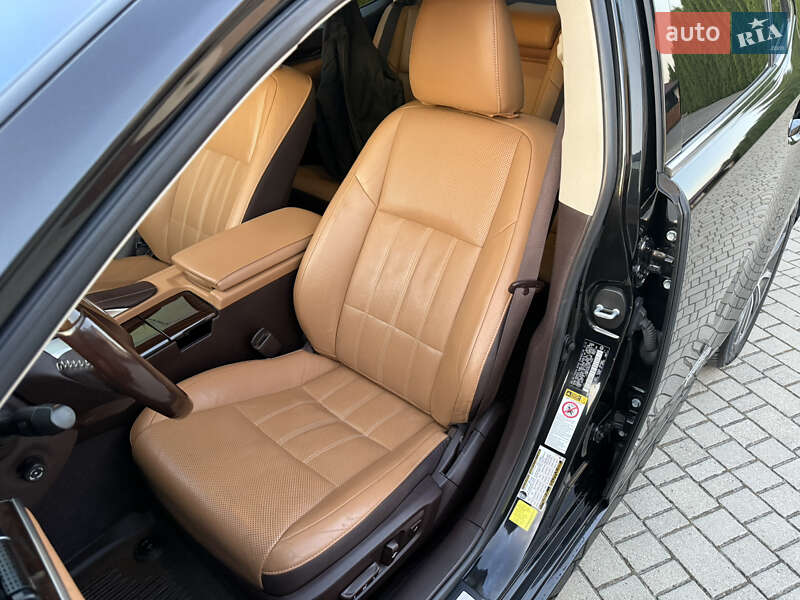 Седан Lexus ES 2016 в Львове
