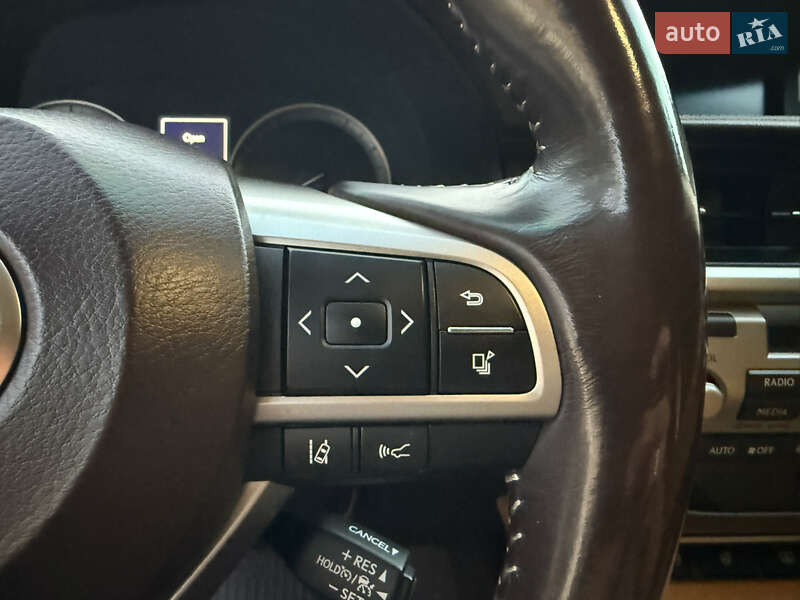 Седан Lexus ES 2016 в Львове