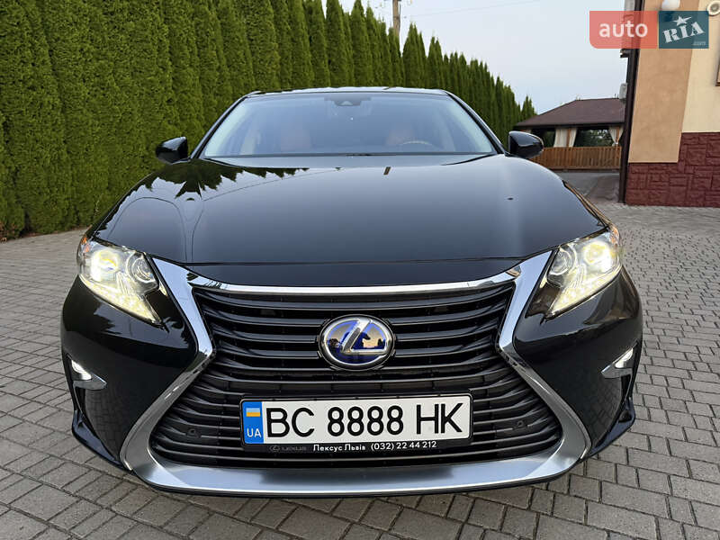 Седан Lexus ES 2016 в Львове