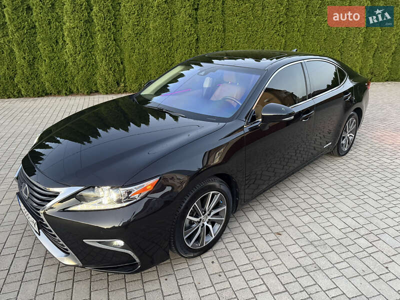 Седан Lexus ES 2016 в Львове