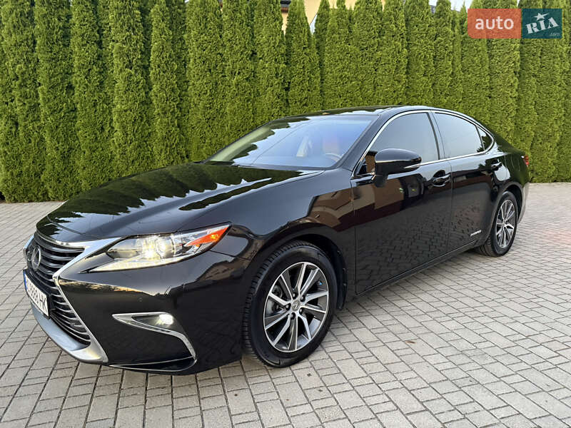 Седан Lexus ES 2016 в Львове