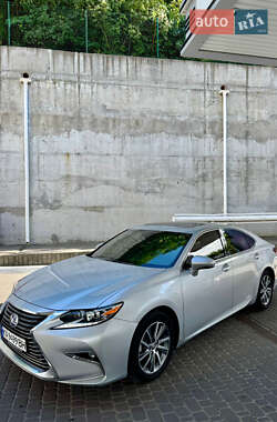 Седан Lexus ES 2018 в Киеве