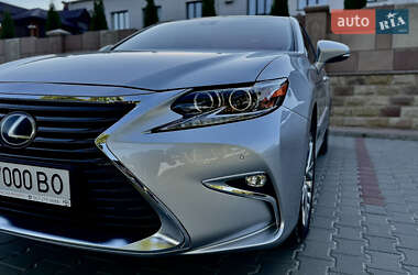 Седан Lexus ES 2015 в Тернополі