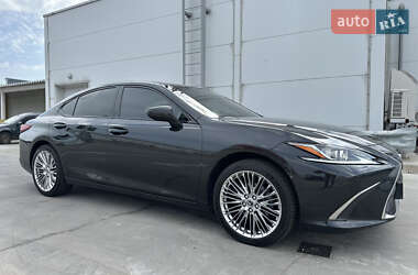 Седан Lexus ES 2021 в Киеве