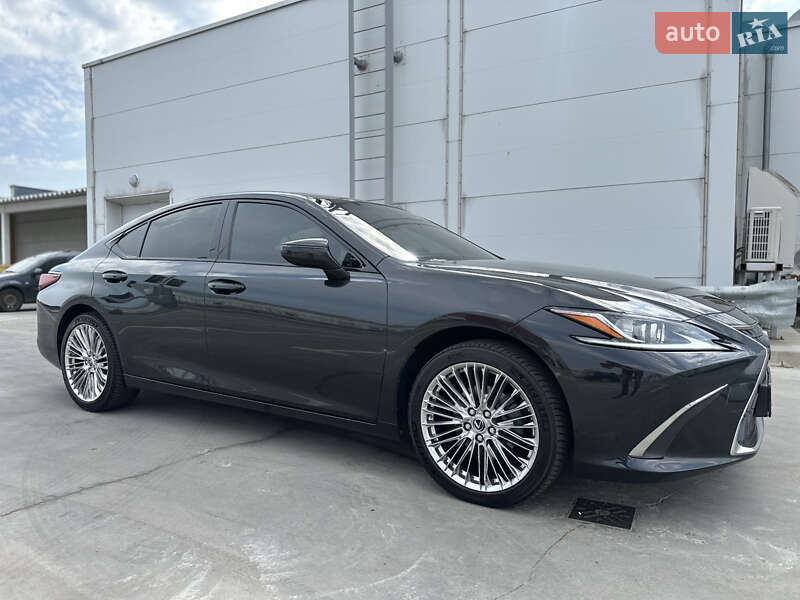 Lexus ES 2021