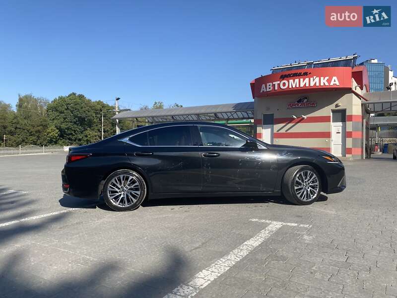 Седан Lexus ES 2020 в Тернополе