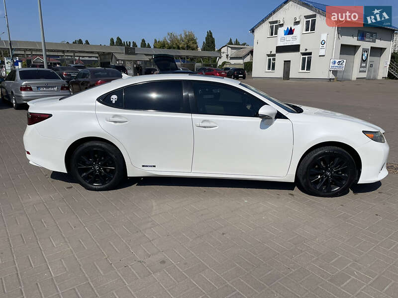 Седан Lexus ES 2013 в Тетиеве
