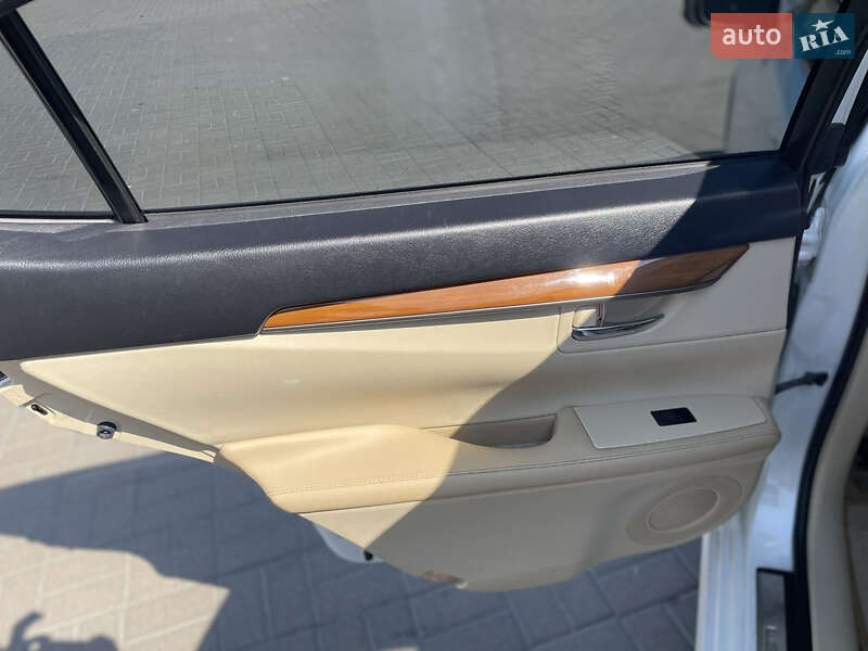 Седан Lexus ES 2013 в Тетиеве