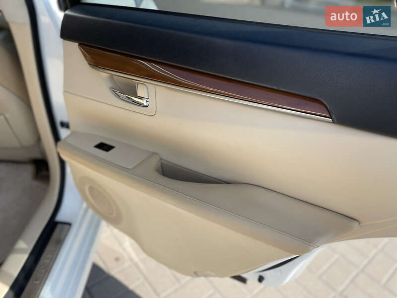 Седан Lexus ES 2013 в Тетиеве