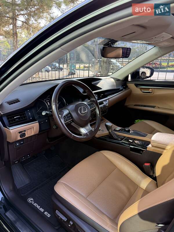 Седан Lexus ES 2016 в Одесі