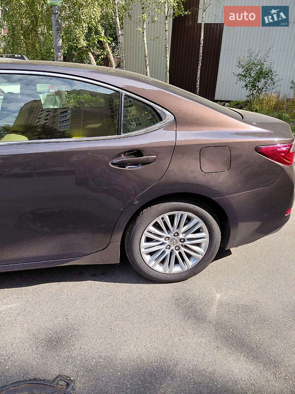 Седан Lexus ES 2012 в Києві