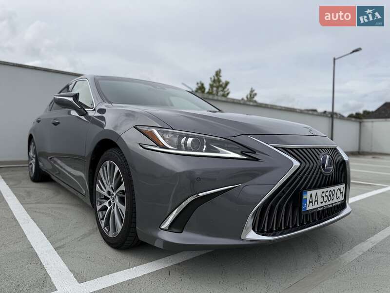 Седан Lexus ES 2019 в Киеве
