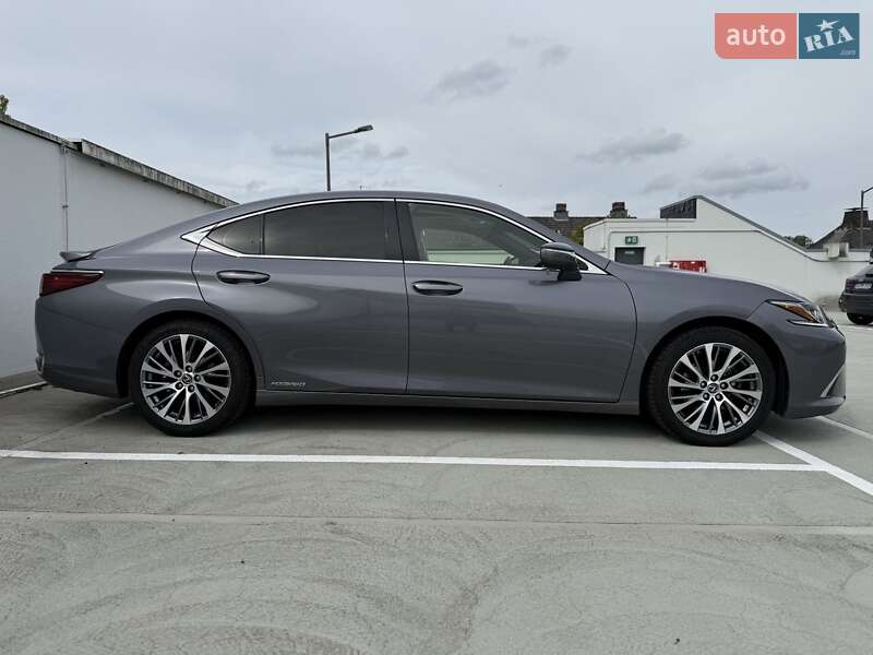 Седан Lexus ES 2019 в Киеве