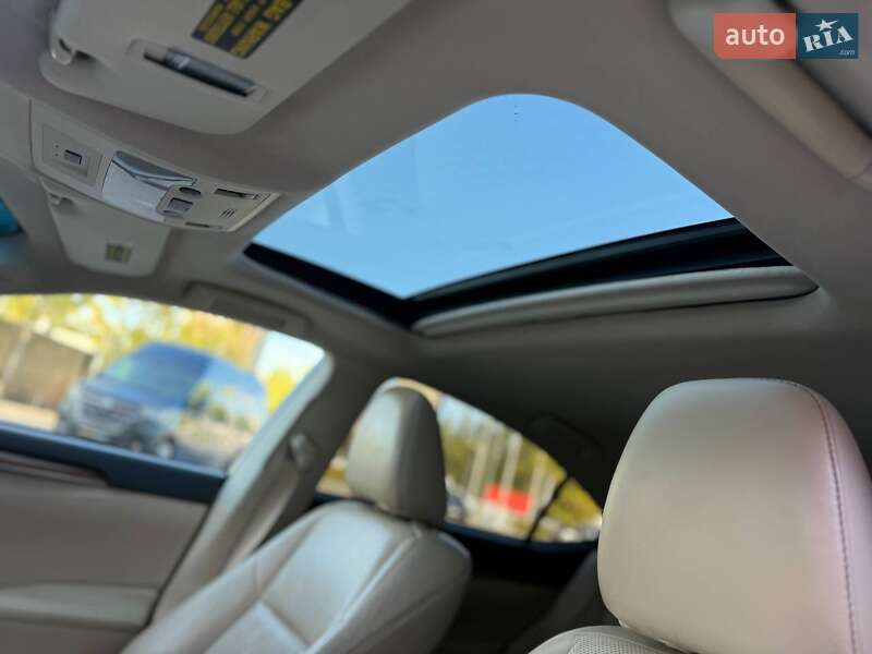 Седан Lexus ES 2013 в Киеве