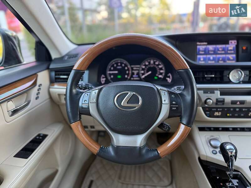 Седан Lexus ES 2013 в Киеве