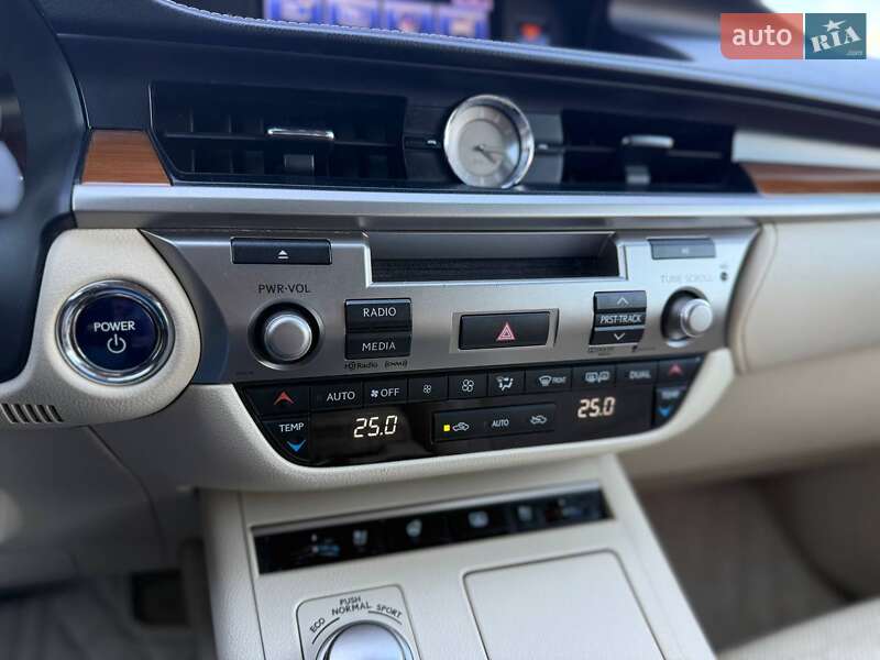 Седан Lexus ES 2013 в Киеве