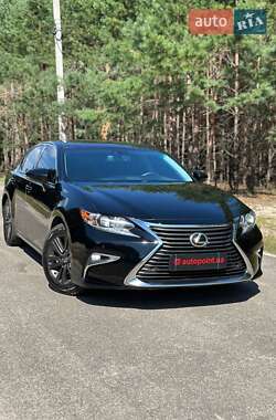 Седан Lexus ES 2015 в Білогородці