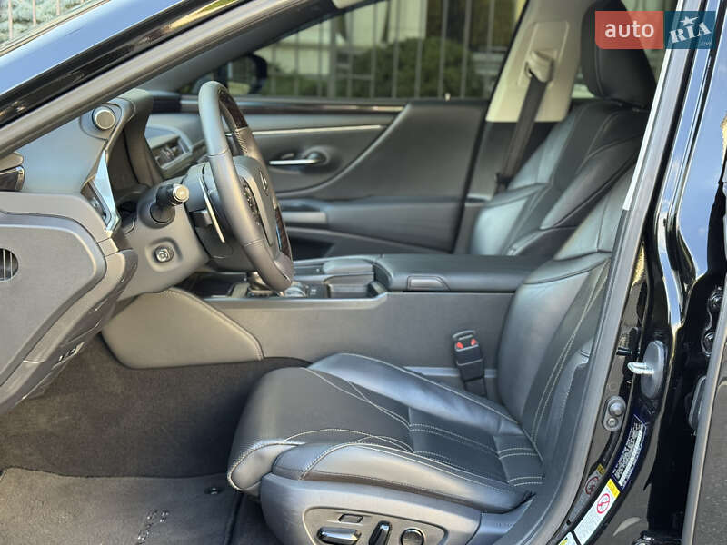 Седан Lexus ES 2018 в Києві