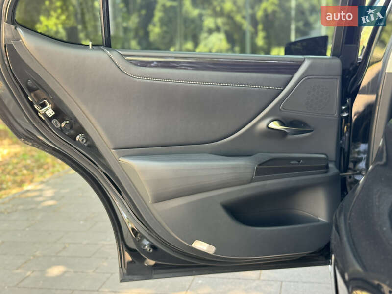 Седан Lexus ES 2018 в Києві