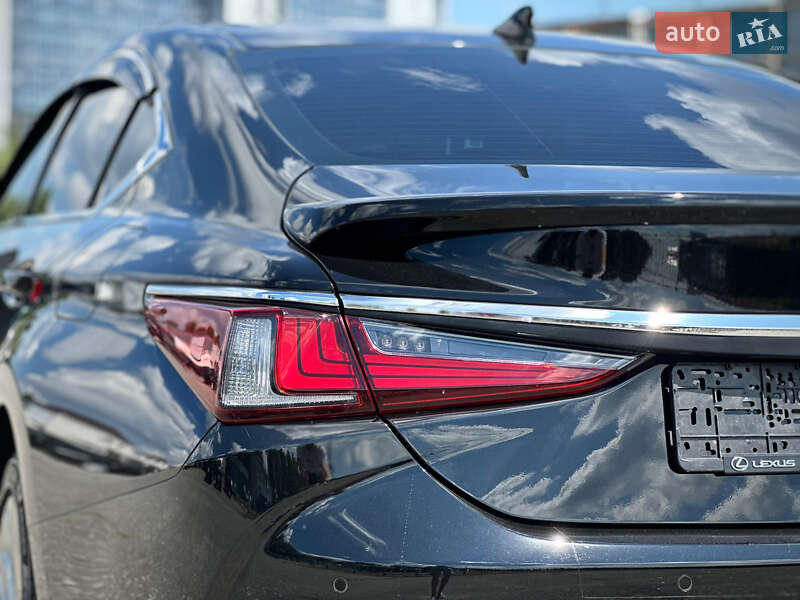Седан Lexus ES 2024 в Киеве