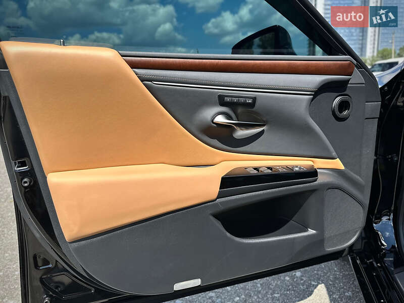 Седан Lexus ES 2024 в Киеве