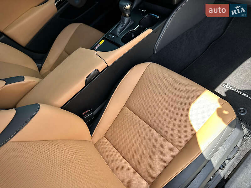 Седан Lexus ES 2024 в Киеве